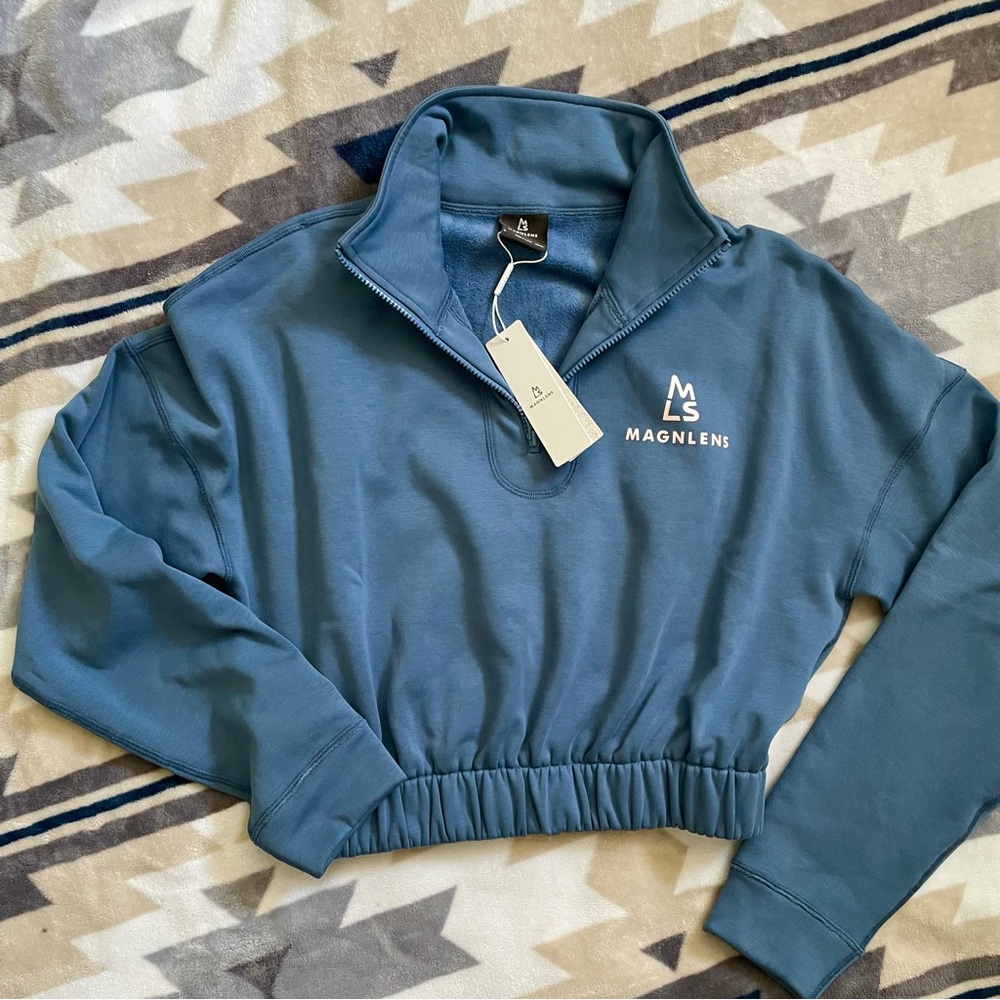 Magnlens Women’s Lady’s Club Cropped Hoodie size medium